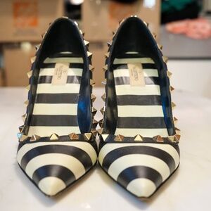 Valentino Garavani Black/White Striped Leather Rockstud Pumps